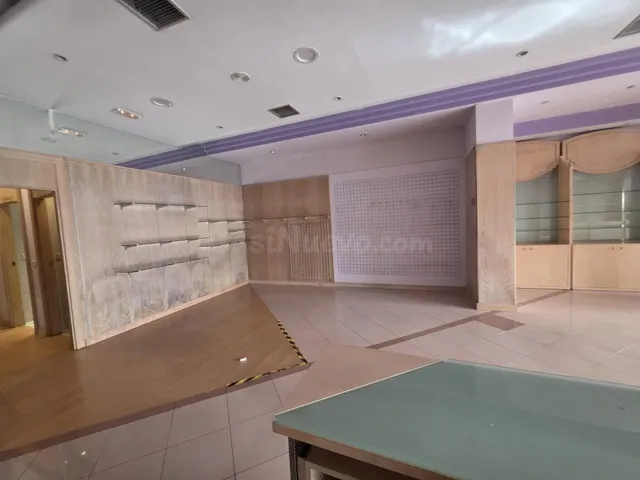 Amplio Local Comercial en Alquiler en Gamonal, Burgos - €120 - foto 4