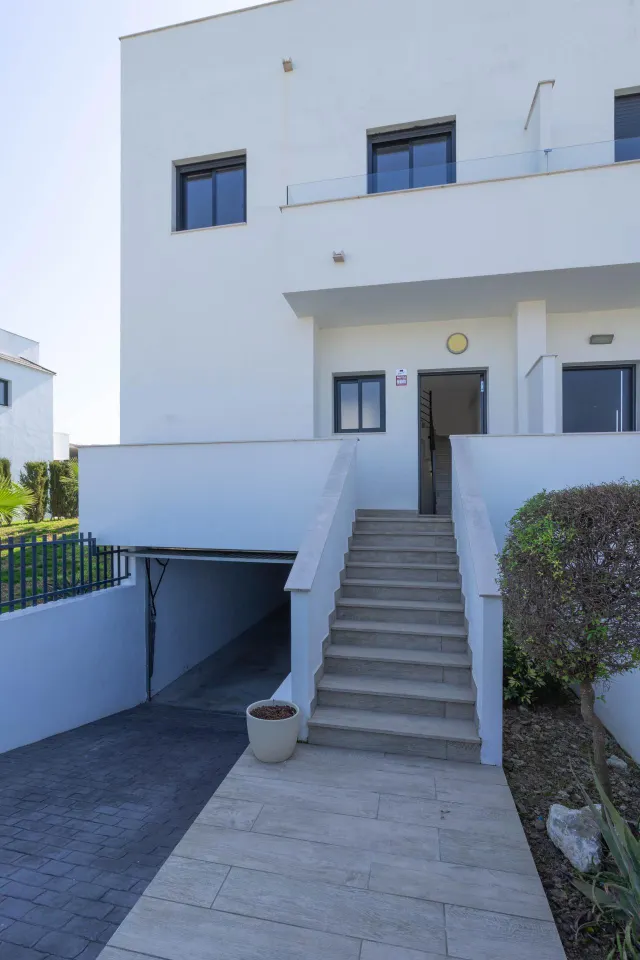 Chalet pareado con garaje, piscina y jardin — 40