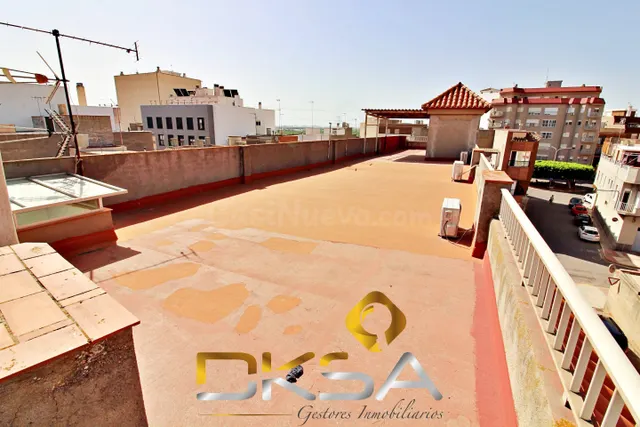 DOS VIVIENDAS, LOCAL, GARAJE Y TERRAZA EN UN MISMO EDIFICIO - foto 4