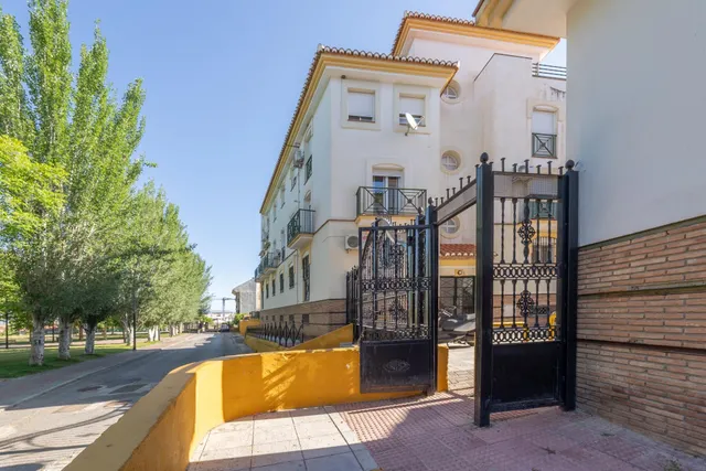 Piso en esquina en Ogijares — 33