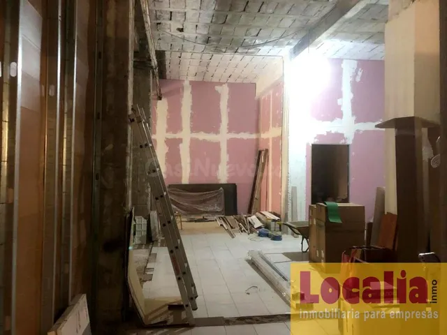 Amplio local de 360 metros en alquiler. Santander. — 5