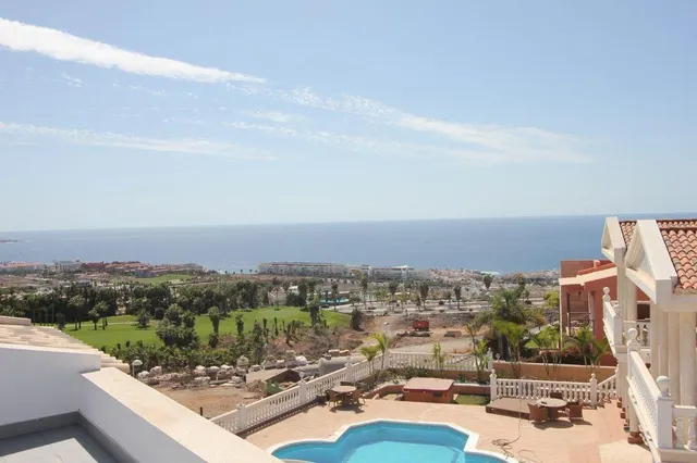 Majestuosa villa de lujo en La Caleta con vistas al mar - foto 3