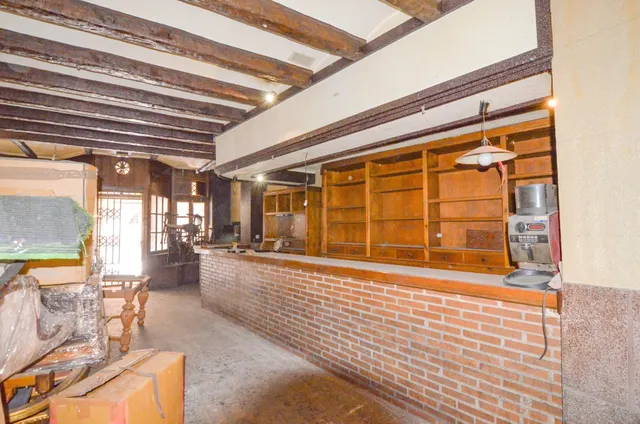 Urbis te ofrece un local comercial en venta en zona Centro, Salamanca. — 24