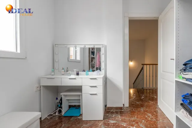 Encantadora Casa Reformada en Ogijares con Vistas y Espacios para Disfrutar — 21