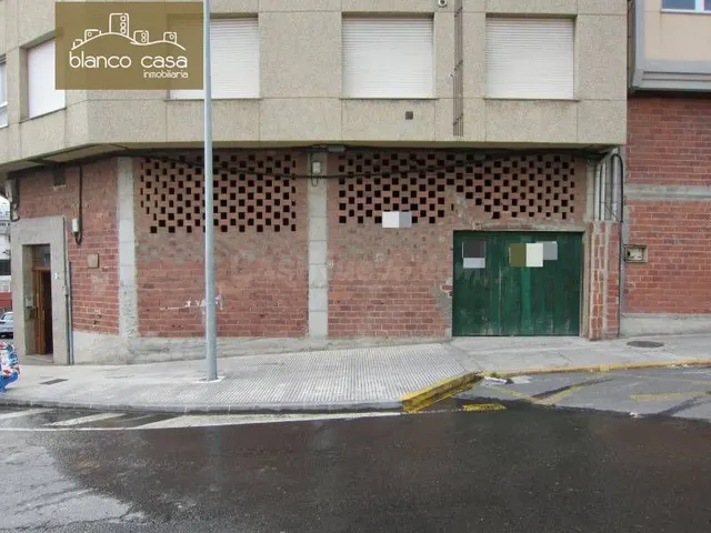 Venta de local y entreplanta junto a IES Alfredo Brañas