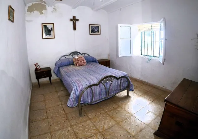 Casa con parcela en Valdeobispo — 9