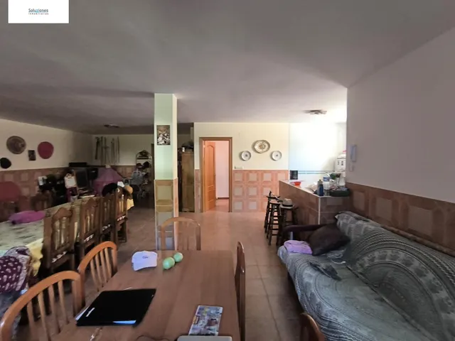 Exclusivo Chalet Seminuevo en Albacete con Amplias Instalaciones de Lujo — 27