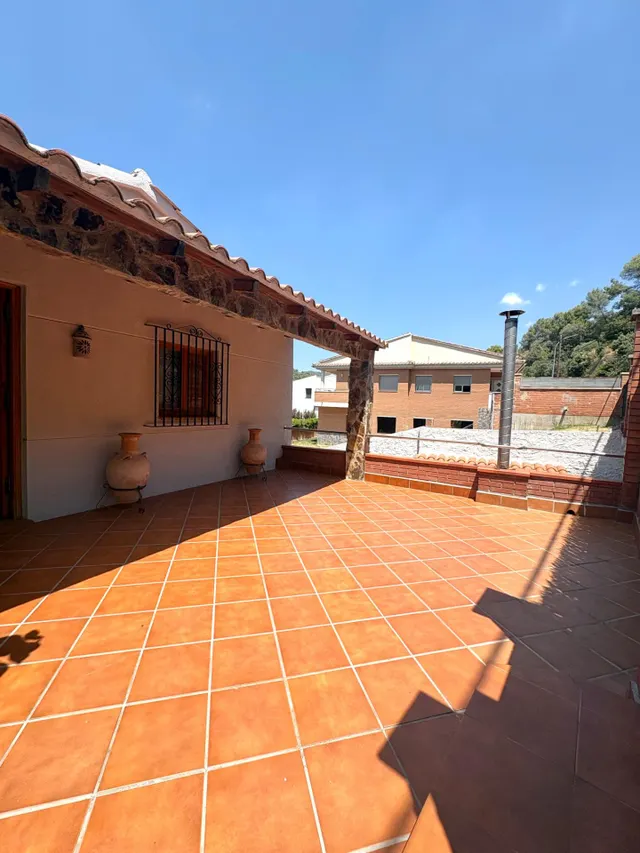 Torre con piscina en parcela llana de 845m2 — 5