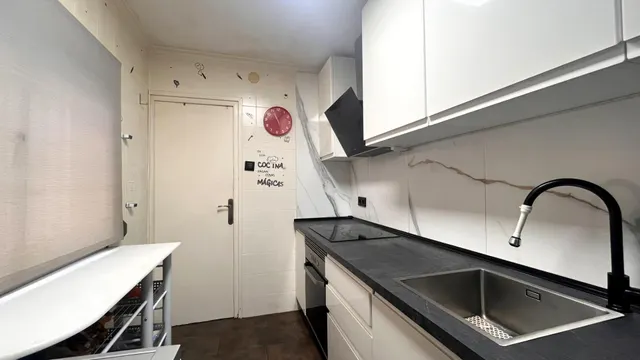 PISO CON ENTRADA INDEPENDIENTE Y TERRAZA EN LA CREU DE BARBERA - LA ROMANICA — 11