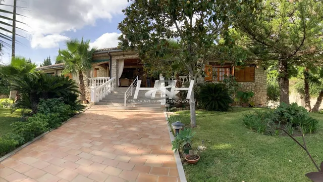 Sensacional villa en urbanización Santa Bárbara. / HH Asesores inmobiliarios. — 17