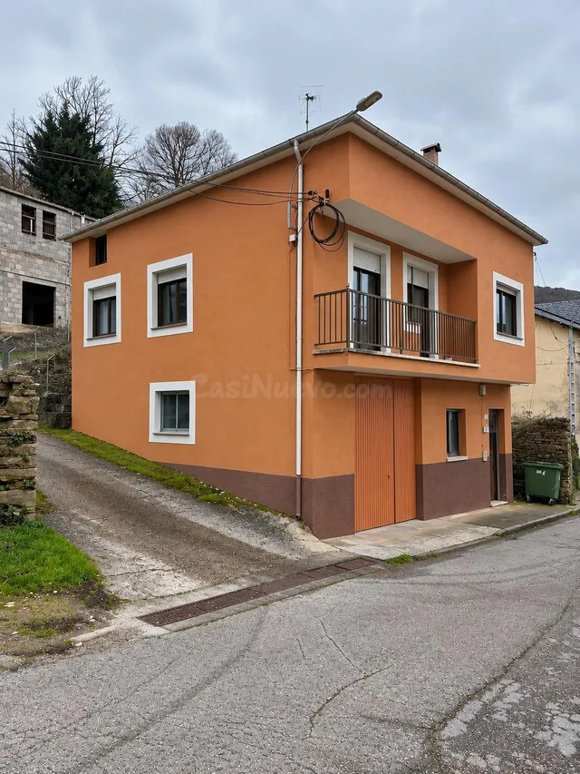 CASA INDEPENDIENTE EN PLENO CAMINO DE SANTIAGO – TRA­BADELO (LEÓN) — 2