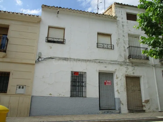 CASA MUY CENTRICA IDEAL PARA SU VIVIENDA UNIFAMILIAR