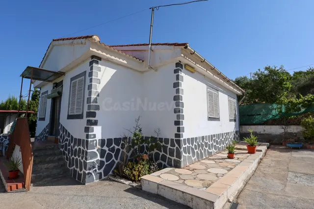 Finca rústica de 9.766 m2 con vivienda legalizada, AFO y pis