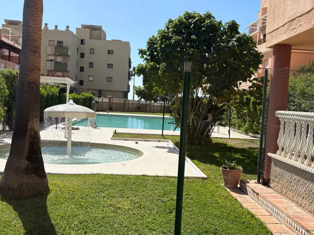 Encantador Apartamento en Primera Línea de Playa en Salobreñ