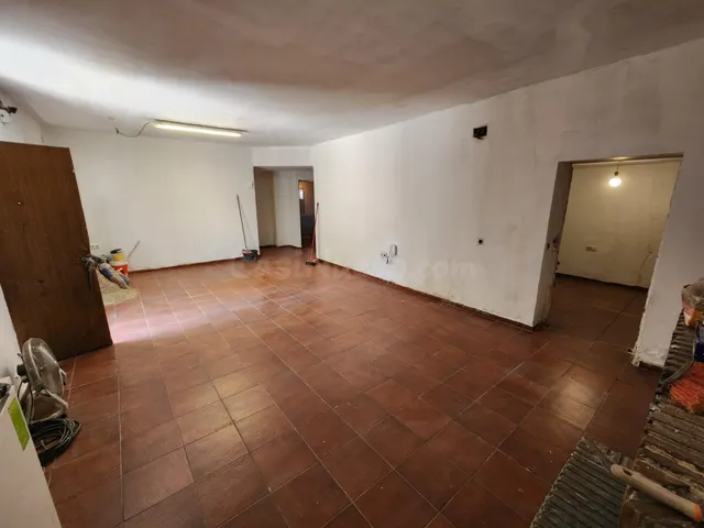 ¡La oportunidad que buscabas! Casa de esquina para reformar  - foto 2