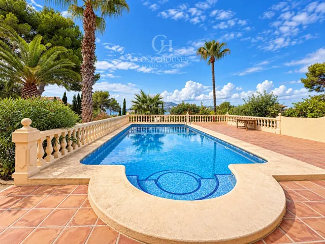 Villa mediterranea · vistas al mar y doble parcela en javea — 17
