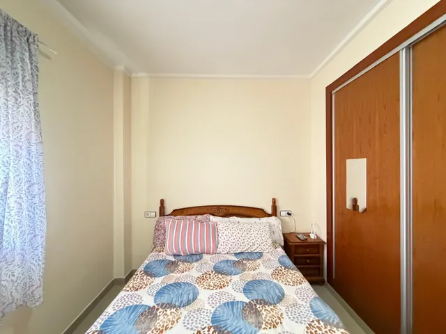BUNGALOW EN PLANTA BAJA EN ROJALES CON JARDÍN DE 90 M2. 2 DORM. 1 BAÑO. SUPERFICIE DE 75 M2. PISCINAS COMUNITARIAS. — 22