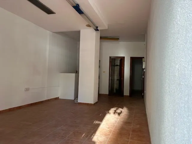 Alquiler de local comercial en el centro , próximo a la plaza circular — 9