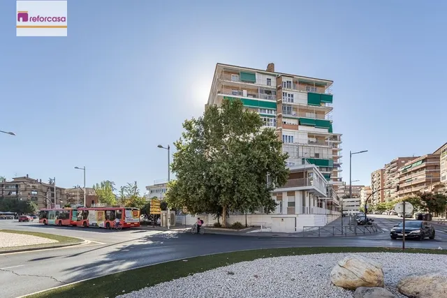 PISO REFORMADO CON VISTAS PANORÁMICAS A UN PASO DEL CENTRO DE GRANADA — 39