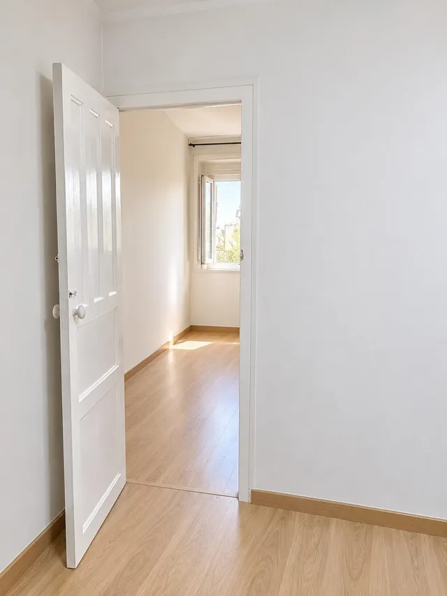 Descubre tu próximo hogar en Barcelona en calle Riera Alta — 10