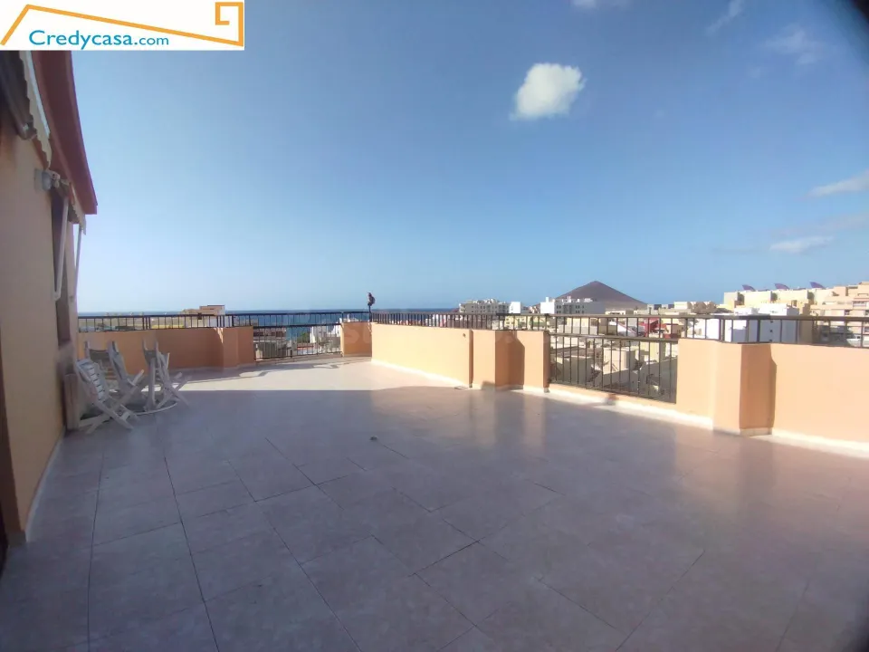 Tenerife Sur- ALQUILER 1200 -  EL MEDANO. ATICO 2  habitaciones, TERRAZA CON VISTAS,   ASCENSOR  1400€mes , vistas. no necesita mejoras