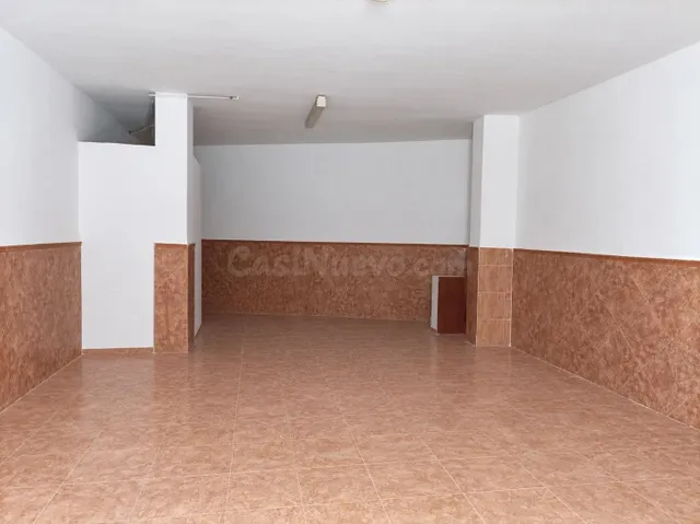 LOCAL COMERCIAL EN AVDA. LARGO CABALLERO - foto 3