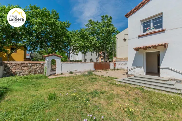 CASA CON JARDIN EN EL CORAZON DE LA POBLACION . - foto 2