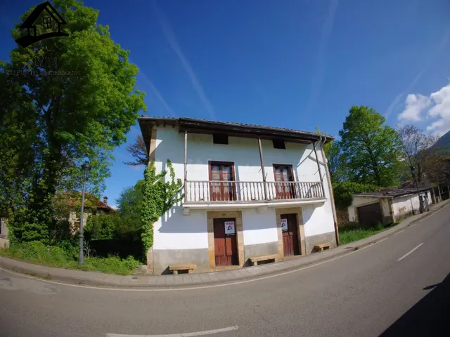 Gran Casona con Parcela Llana en el Corazón de Villacarriedo - foto 4