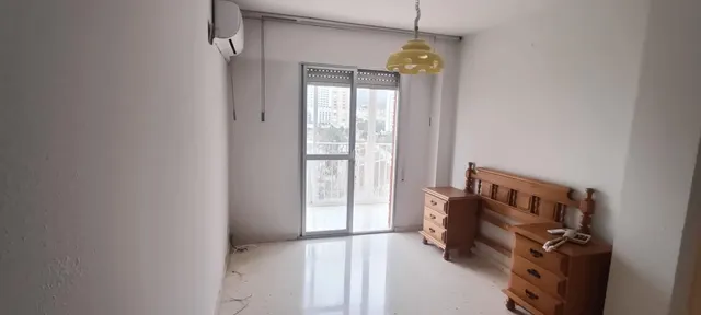 Piso de 3 dormitorios con piscina y garaje en urbanización cerca de la playa — 27