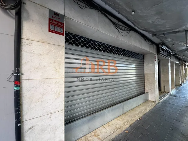 Tu negocio, en el centro de Castelldefels — 3