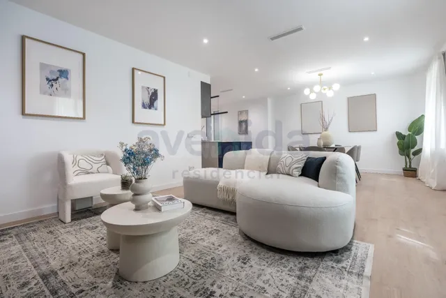 Elegante vivienda reformada de 3 dormitorios en Calle Bailén - foto 2