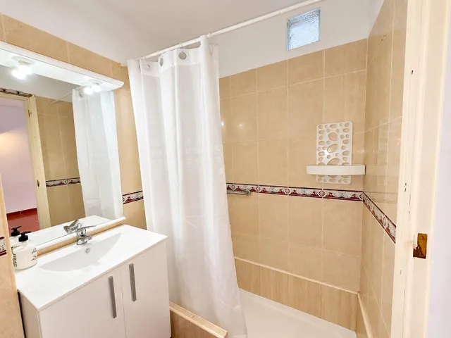 ## Espectacular apartamento en primera línea de mar con impresionantes vistas y acceso directo a la playa — 13