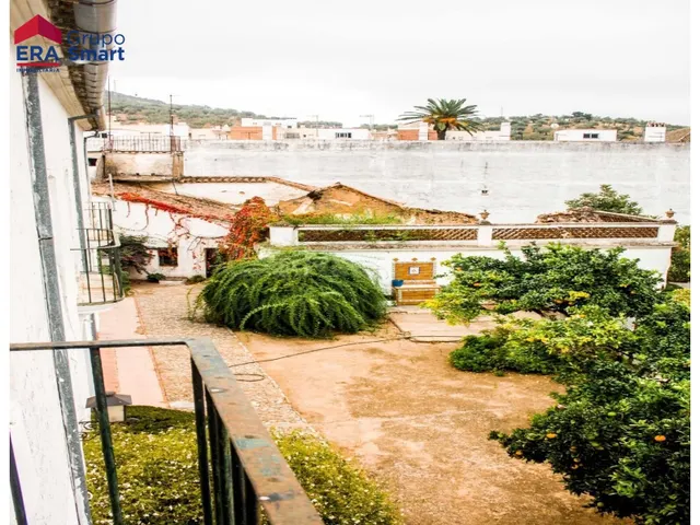 Casa Señorial con Gran Parcela en Pleno Centro de Constantin - foto 3