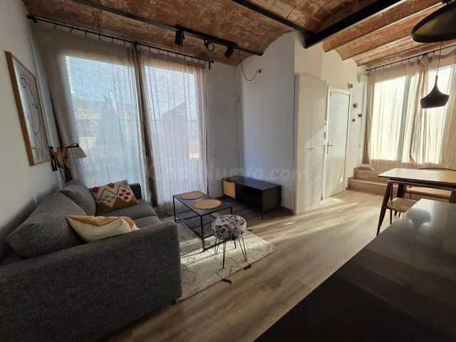 Ático con Solarium reformado en el corazón del Paral·lel (Barcelona) — 3