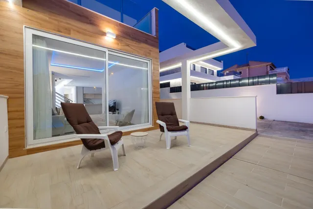 Villa moderna de 3 dormitorios con piscina privada en Aguas Nuevas, Torrevieja — 5