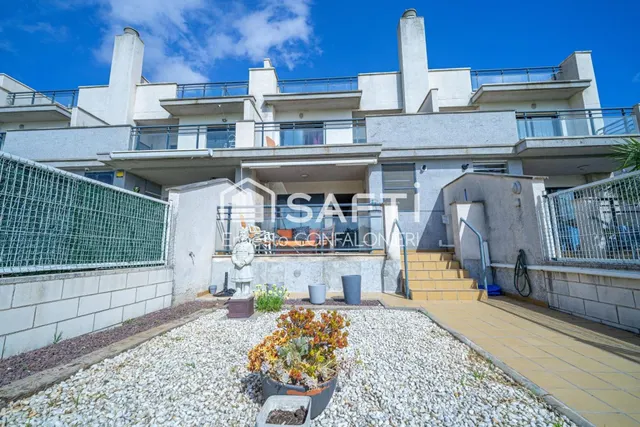 Excelente casa adosada en urbanizacion Panoramica golf