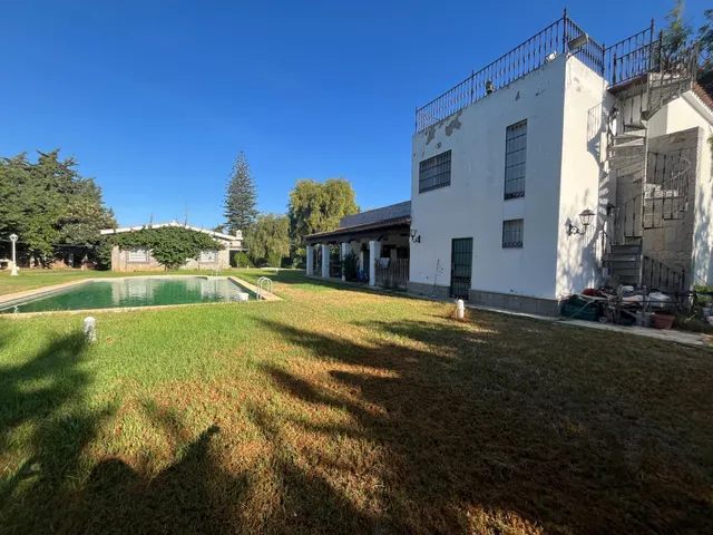 GRAN CHOLLO-FINCA URBANA DE 2600 METROS CON GRAN CHALET , DOS  VIVIENDAS,  TRASTERO Y PISCINA — 8
