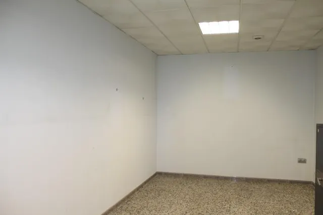Venta de amplio LOCAL COMERCIAL en Gandia — 10