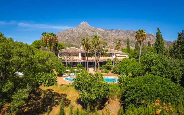 Chalet 20 habitaciones 1785m² en venta - Marbella — 38
