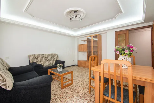 ¿Buscas una gran vivienda a escasos metros del centro? - foto 2