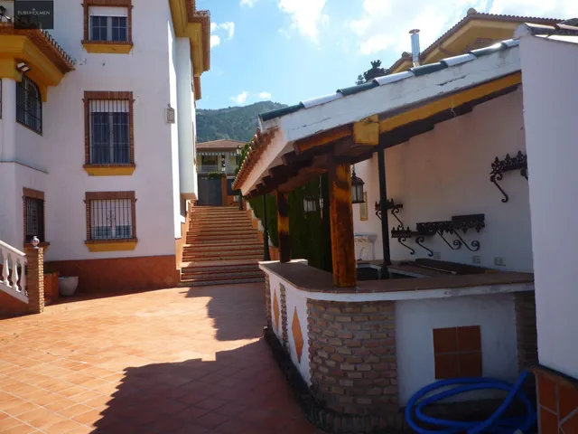 Chalet independiente con vistas panorámicas a Granada — 10