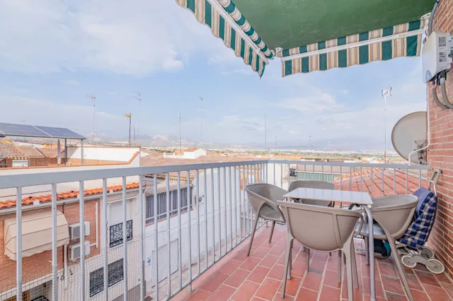 AMPLIO PISO REFORMADO CON TERRAZA Y VISTAS DESPEJADAS!!