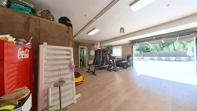 Casa reformada de tres plantas con piscina, jacuzzi, gimnasio, sauna  y vistas a parque natural — 34