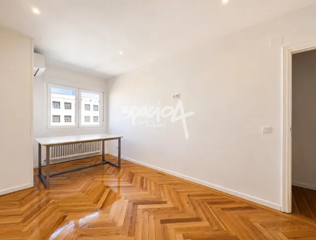 Piso amplio y luminoso en alquiler en Goya barrio Salamanca con piscina comunitaria — 9