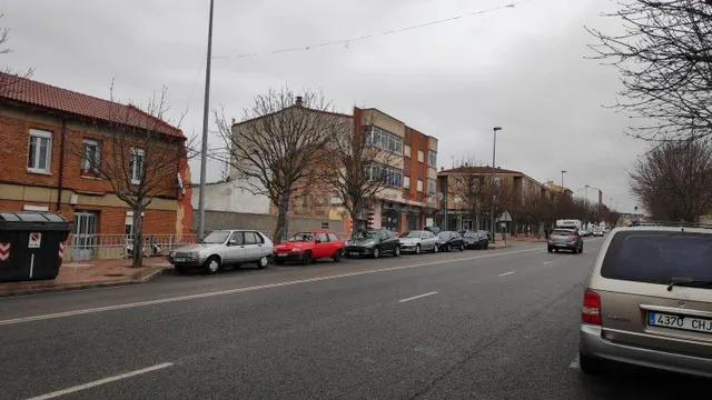 Solar urbano de 380 m2 en Avenida de Madrid, Puente Castro - foto 2