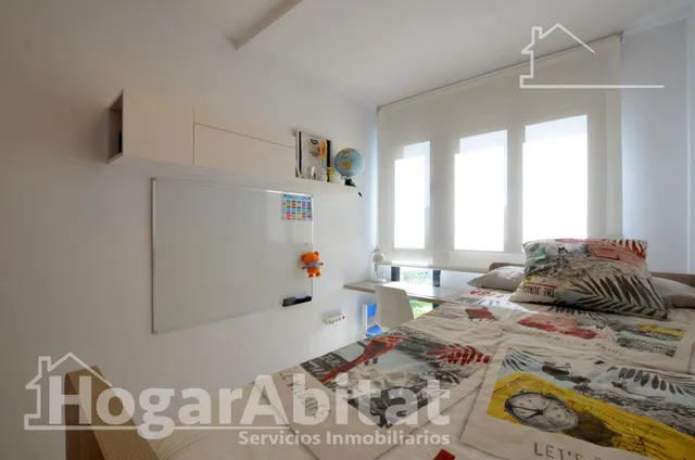 ¡vistas despejadas! amplio, alto y moderno con ascensor y balcón — 24