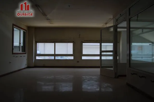 AMPLIO LOCAL COMERCIAL EN EL VEINTIUNO — 17