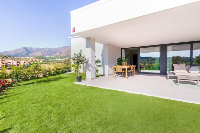 Venta de pisos de Obra Nueva en Estepona - foto 2