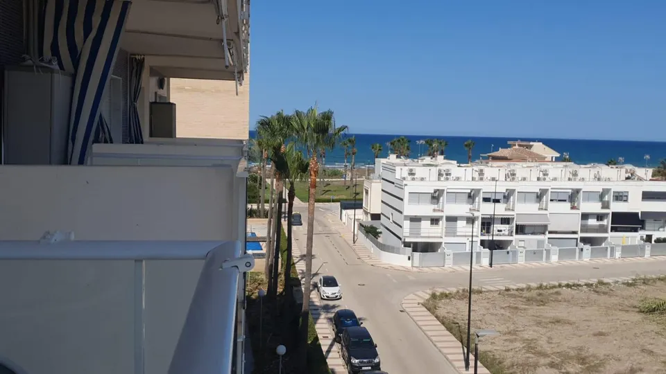 Apartamento en Daimús con vistas al mar, 2ª línea de playa a solo 80m del mar