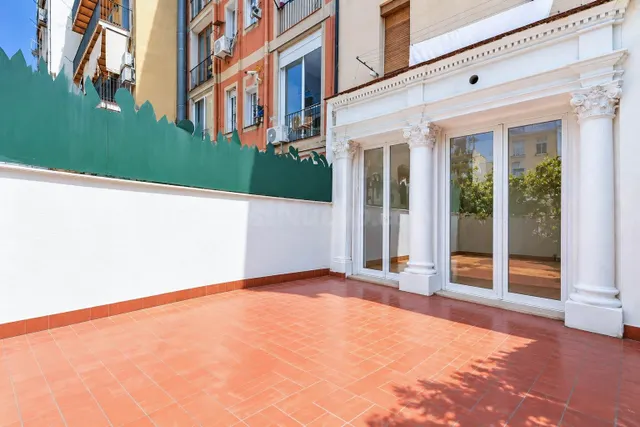 Agencia Inmobiliaria en Barcelona. Piso en venta en Sant Antoni — 2
